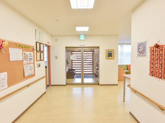 広々とした廊下の様子