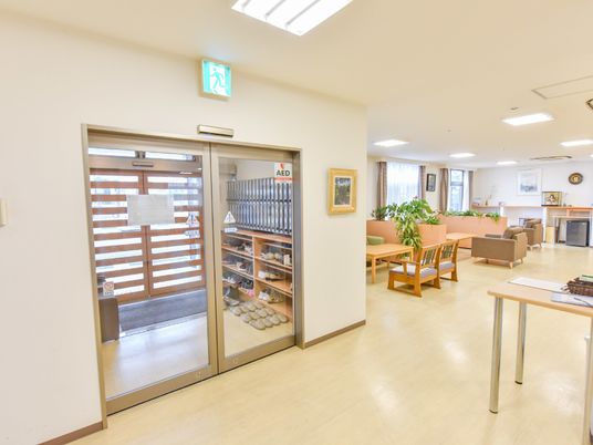 明るく広々とした共有スペース