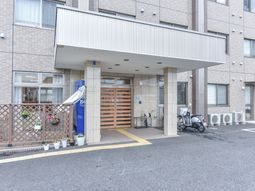 明るいエントランス風景