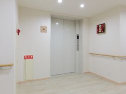 清潔なエレベーターホール