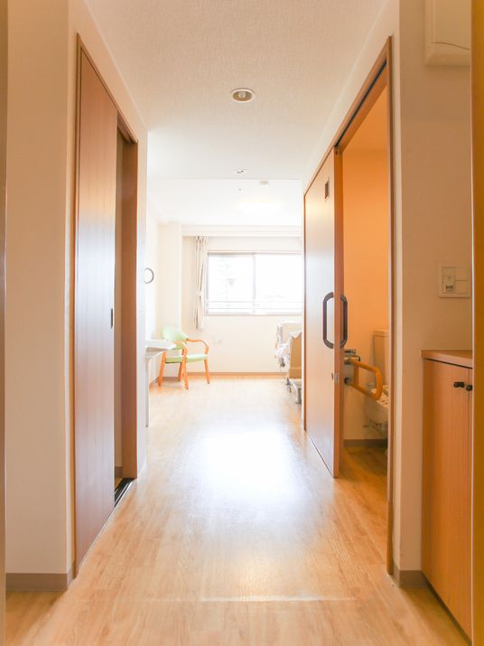 明るく清潔な廊下