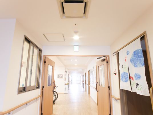 廊下の清潔感ある空間