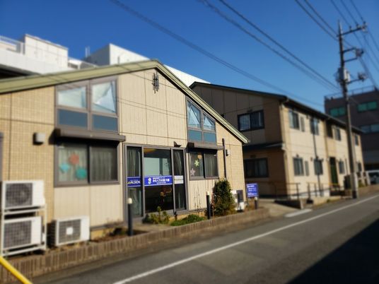 温かみのある建物外観