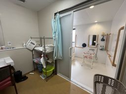 設備の整った浴室