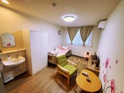 居室の明るいインテリア