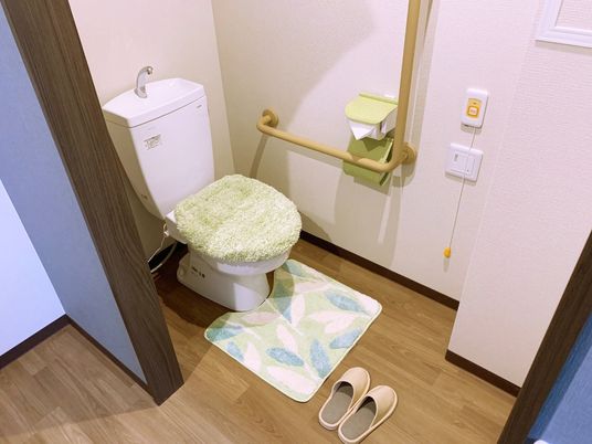 手すり付きトイレの一角