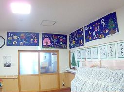 多目的室の壁と装飾