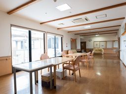 居心地の良い明るいダイニング