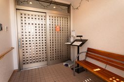 エントランスの待合スペース