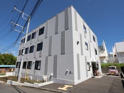 現代的な外観の建物