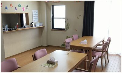 自然光が入る食堂