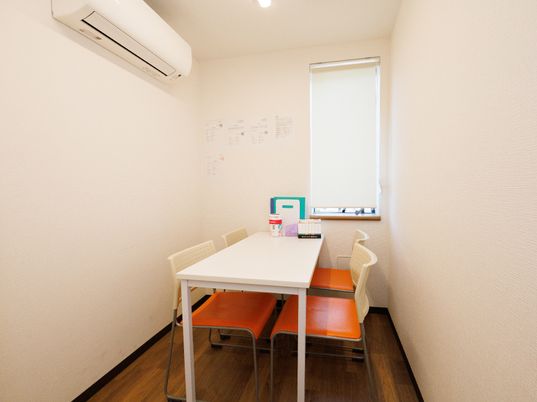 シンプルなミーティングルーム