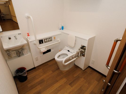 バリアフリー設計のトイレ