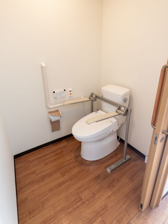 手すり付きトイレ空間