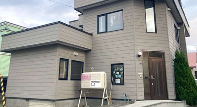 モダンな外装の建物