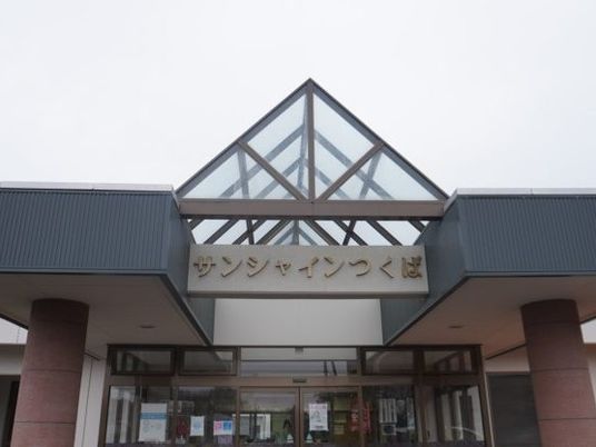 ガラス屋根のエントランス  