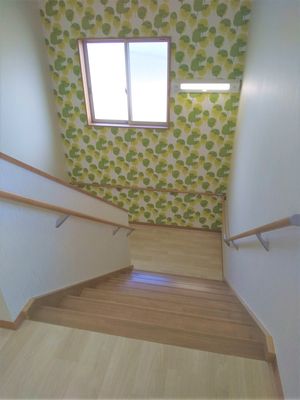 手すり付きの階段