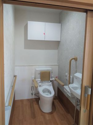 手すり付きトイレ空間