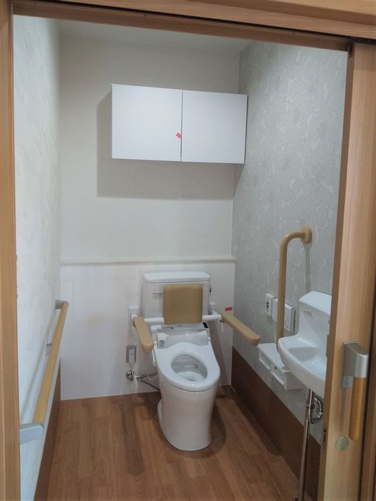 手すり付きトイレ空間
