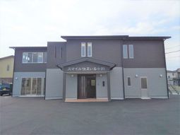 シンプルな建物の外観