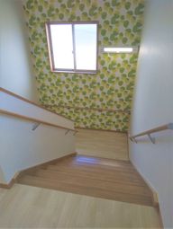 明るい木目調階段