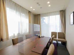 会議用テーブルと椅子の様子