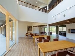 開放感のある明るいダイニング