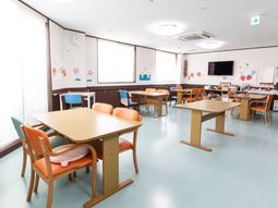 明るく清潔な食堂空間
