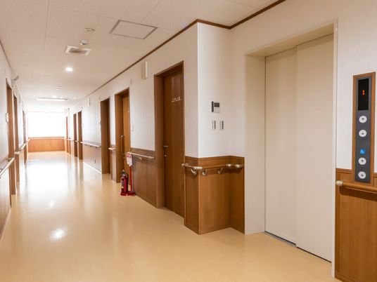 清潔で明るい廊下