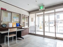 エントランスと案内掲示