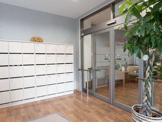 エントランスホールとポスト