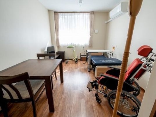 居室の一角と日差し