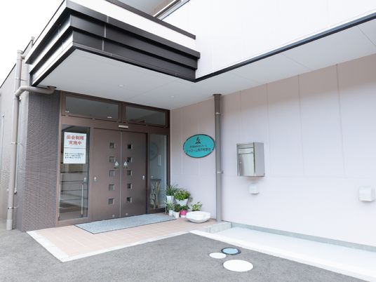 施設の入り口正面