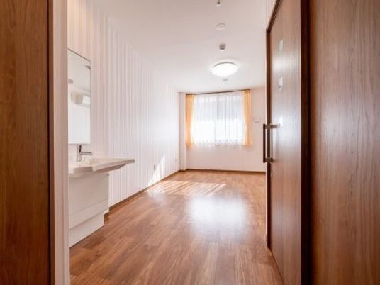 明るい居室の一角