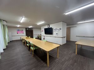 明るいテーブルの部屋