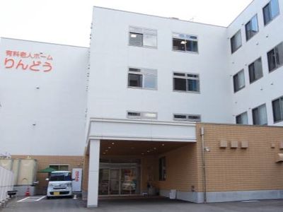 清潔感のある建物エントランス