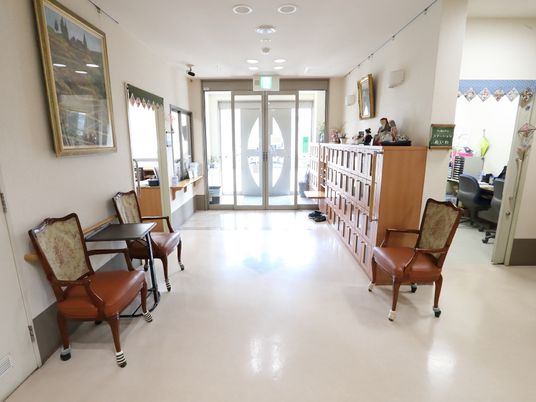 明るいエントランスエリア