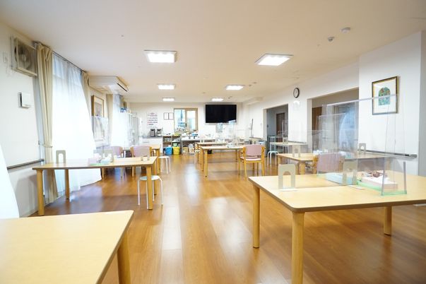 明るい広い共有スペース