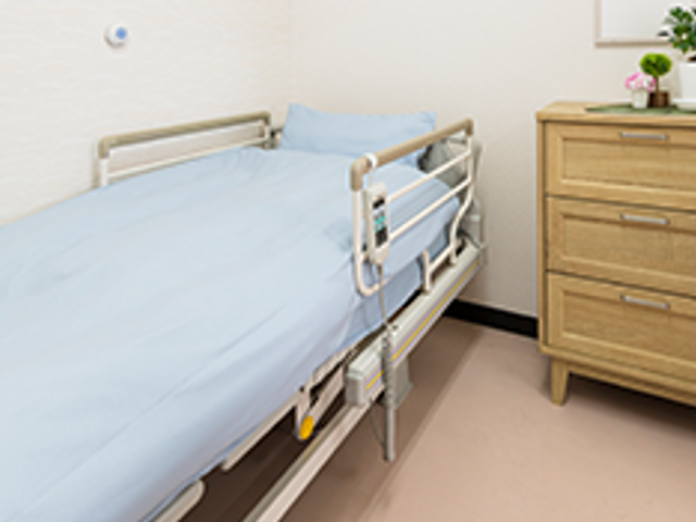 リラックスできる居室 居室 落ち着いた雰囲気の個室で、快適なプライバシーが確保されています。