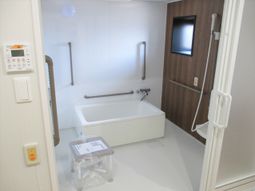 手すり付き浴室