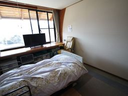 明るい個室の居室