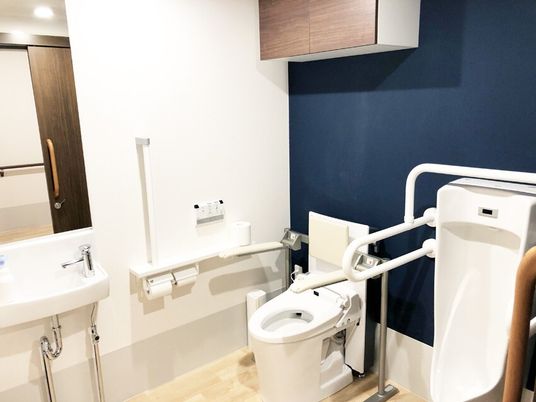 バリアフリー設計の洗面トイレ