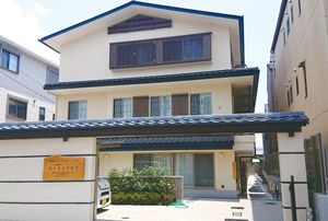 落ち着いた雰囲気の外観