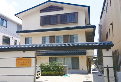 落ち着いた雰囲気の外観