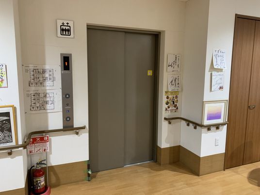 エレベーター付近
