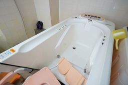 バリアフリーの浴室設備