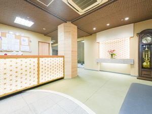 落ち着いた雰囲気の受付