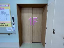 エレベーター入り口