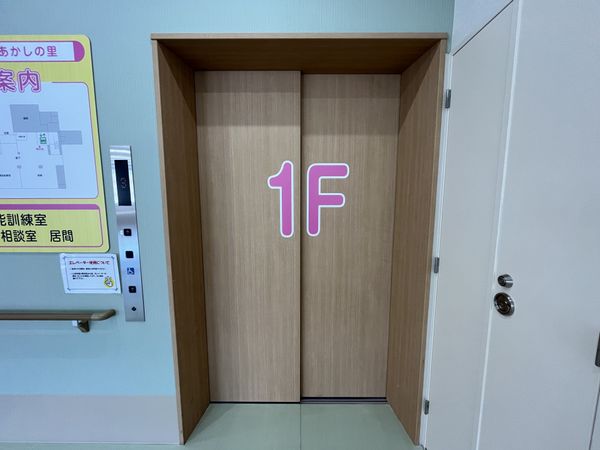 エレベーター入り口