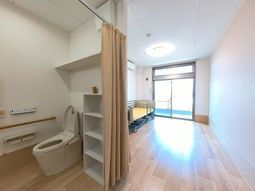 明るく広々とした居室